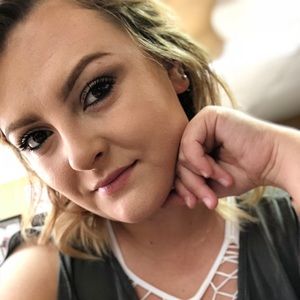 Meet your Posher, Katelyn